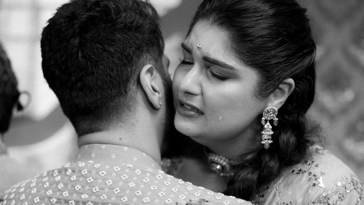 arjun kapoor anshula kapoor emotional hug