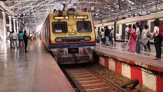 Seat Dispute Turns Violent In Mumbai Local, Woman Uses Pepper Spray; Three Men Injured In Separate Brawl
