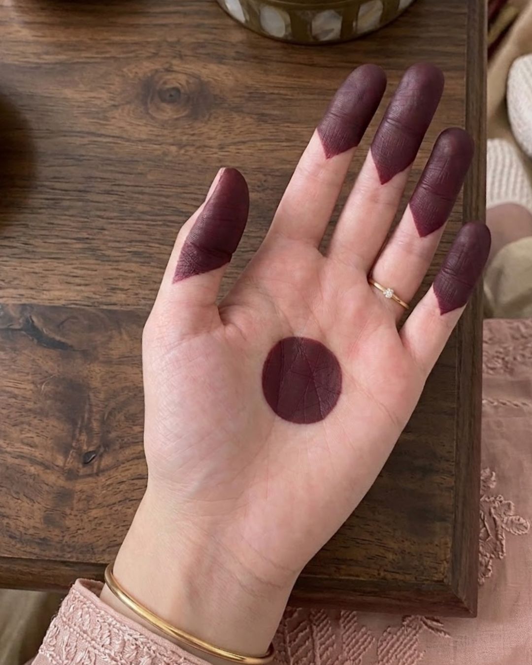 gol tikki mehndi