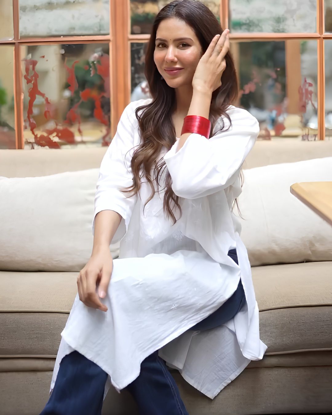 oversized plain kurta with flared jeans
