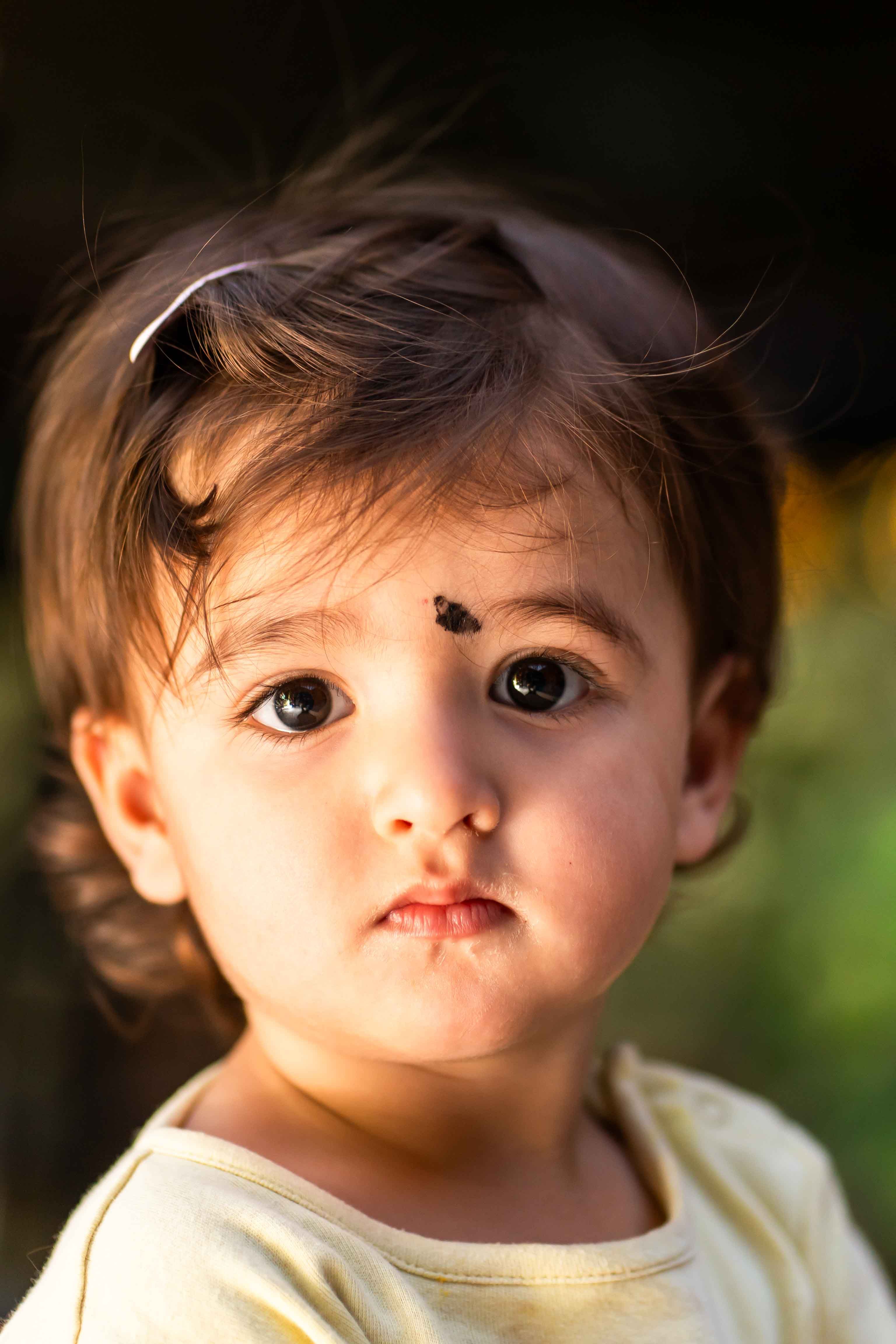 mole between eyebrows