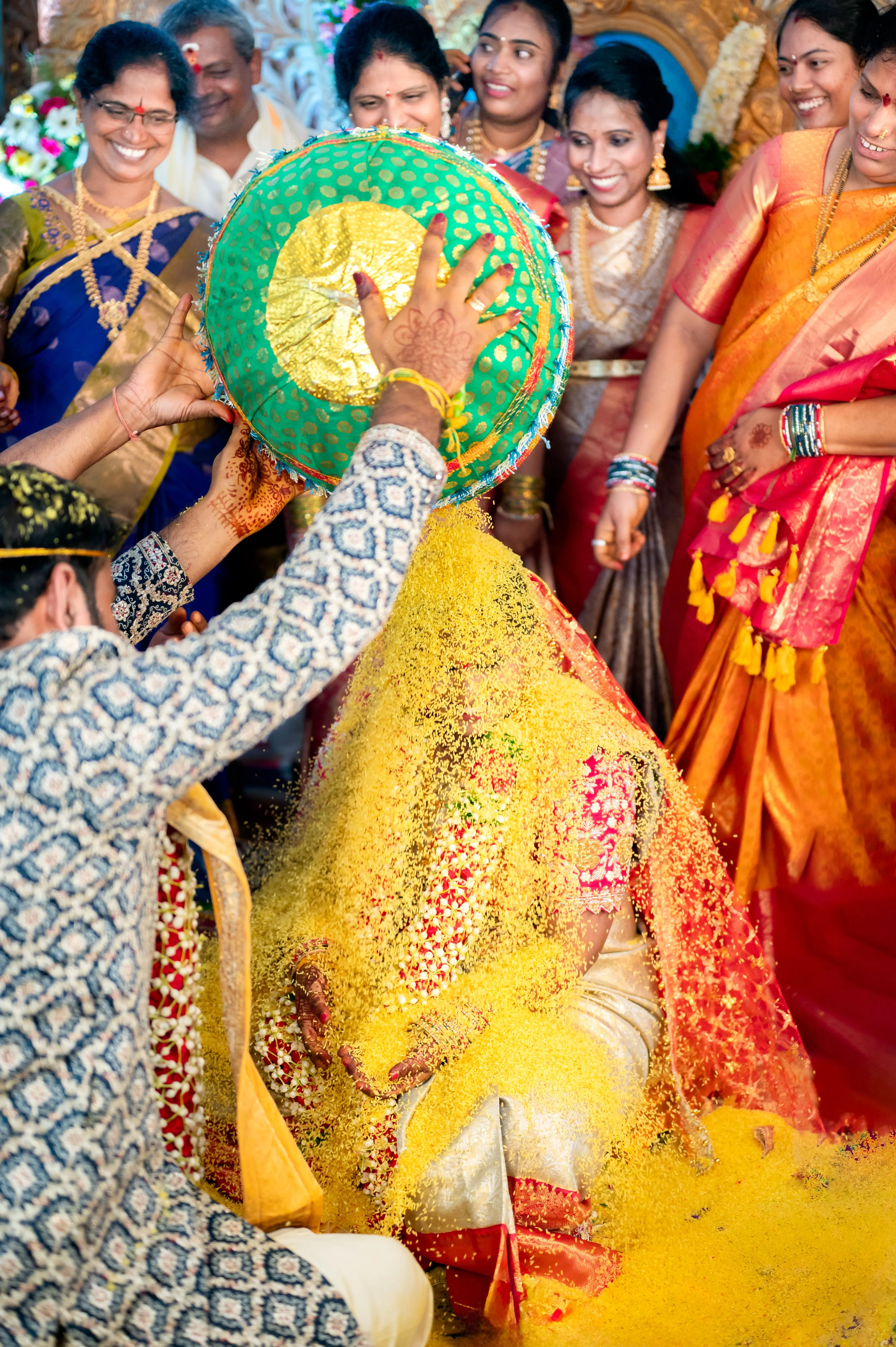 bride throws rice