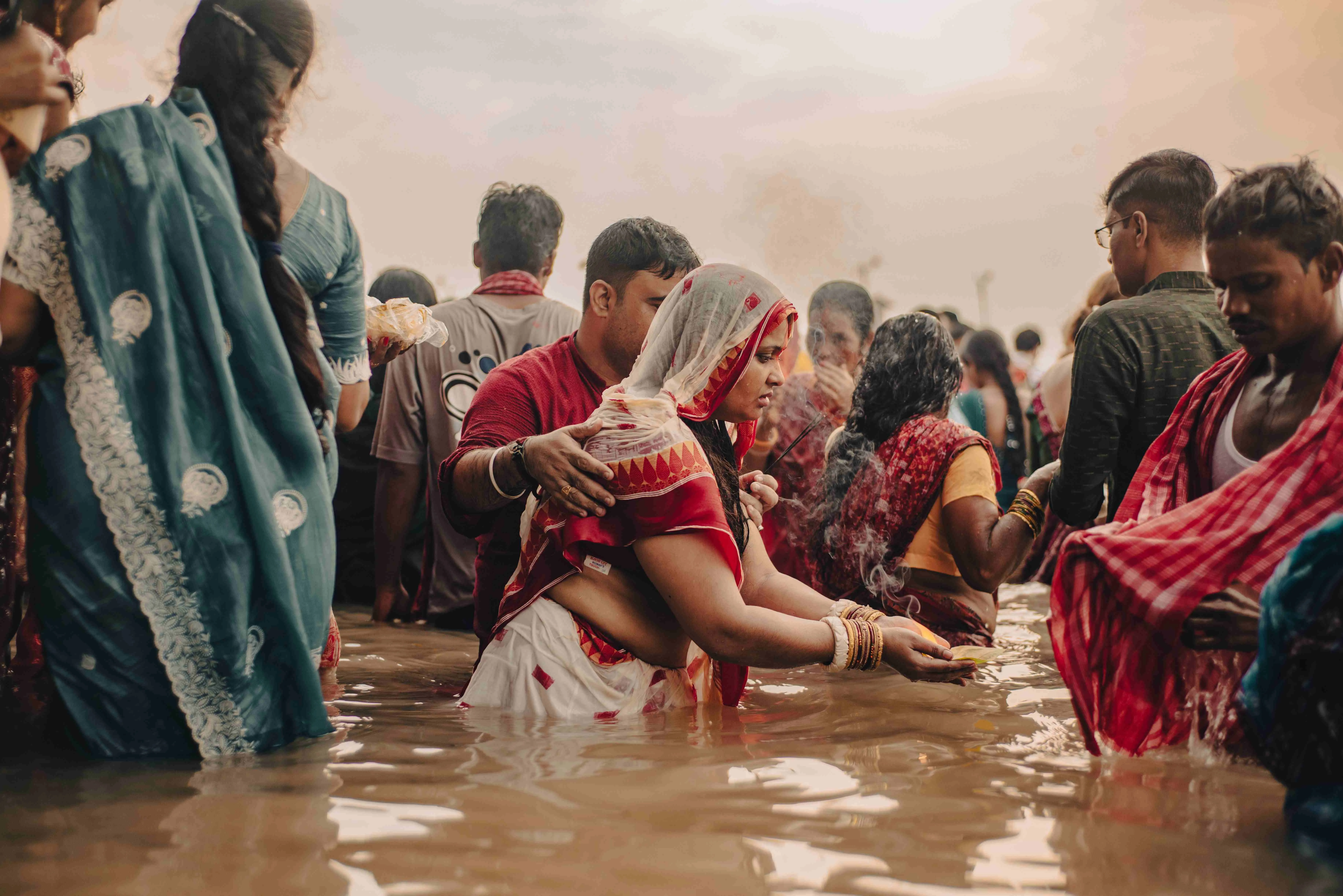 devotees worshipping pitru dosah