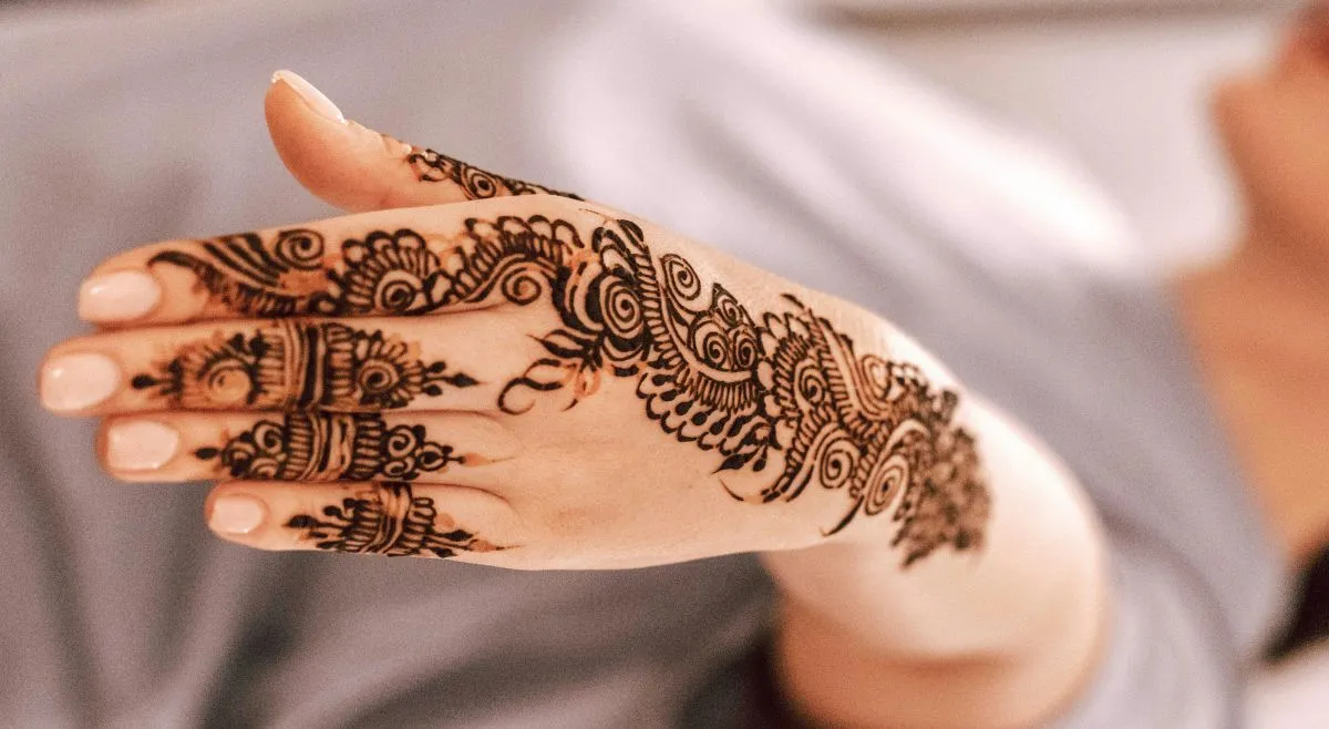 Arabic Mehndi With Finger Detailing