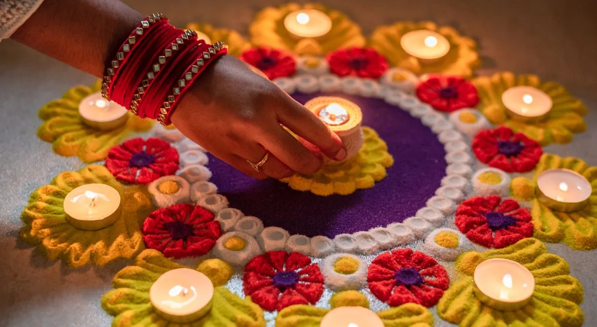Circular Pookalam Design With Diyas