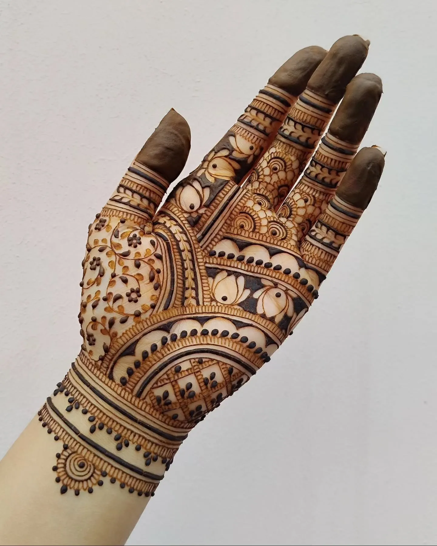 Arabic Jaal Mehndi Design
