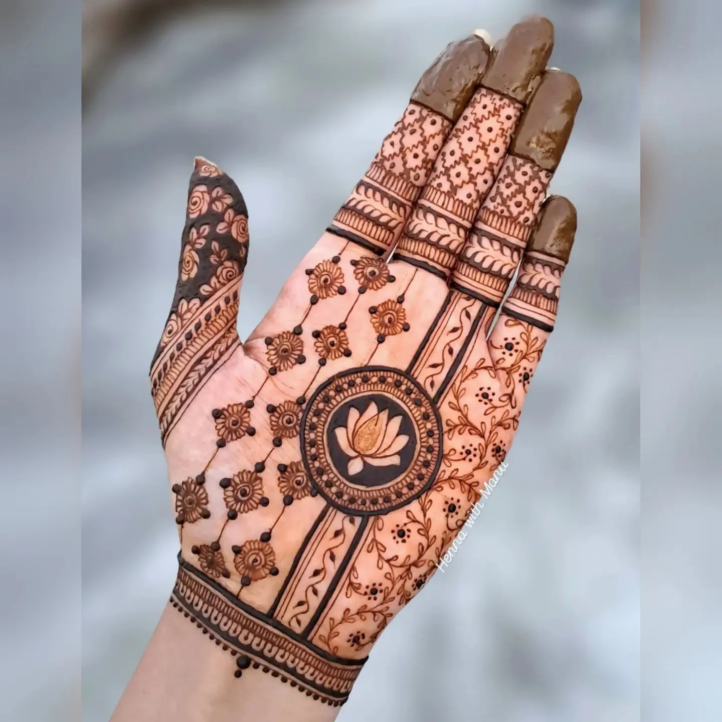 mandala jaal mehndi design