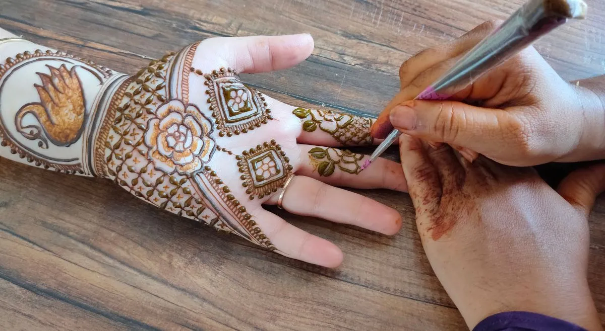 minimal Jaal Mehndi Design
