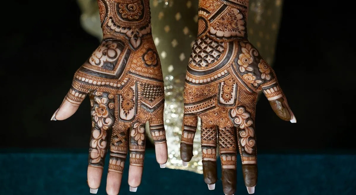 Arabic Mehndi Design For A Stylish Festive Look