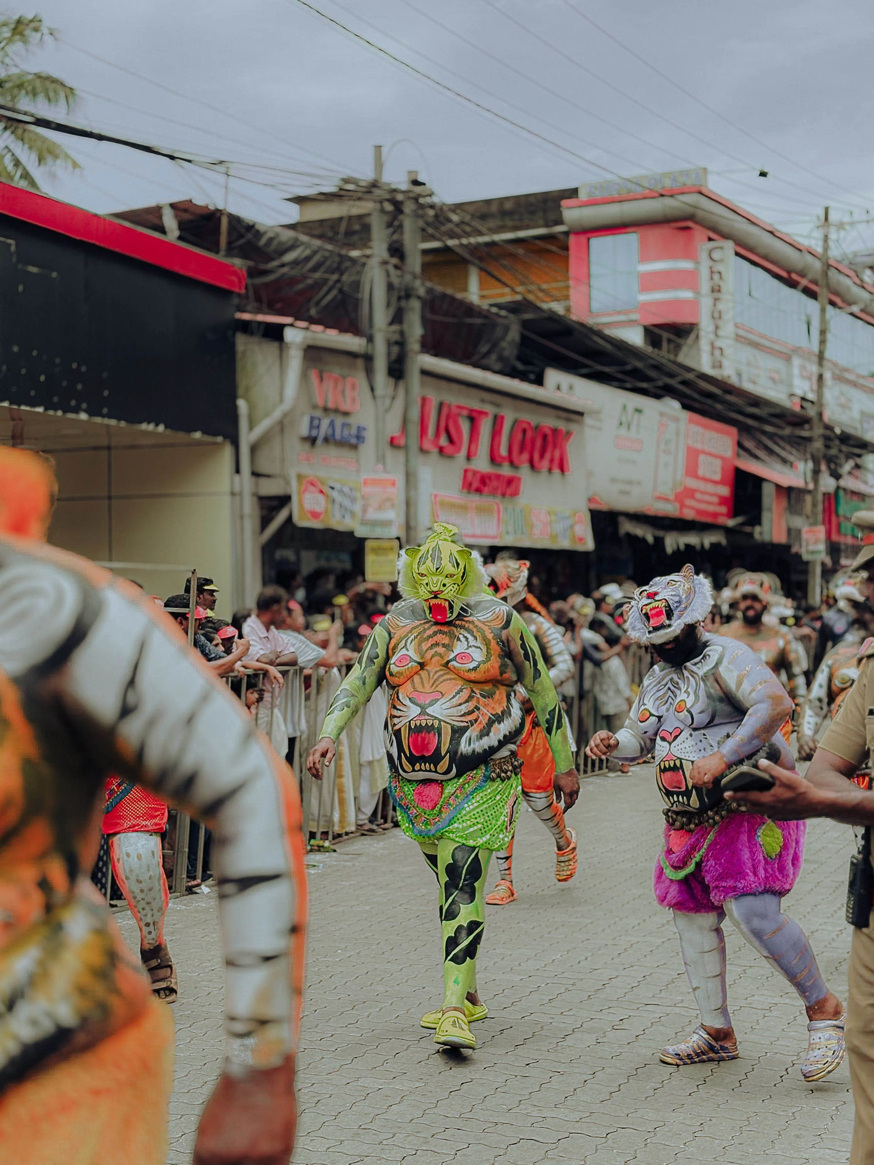 dance of people compressed