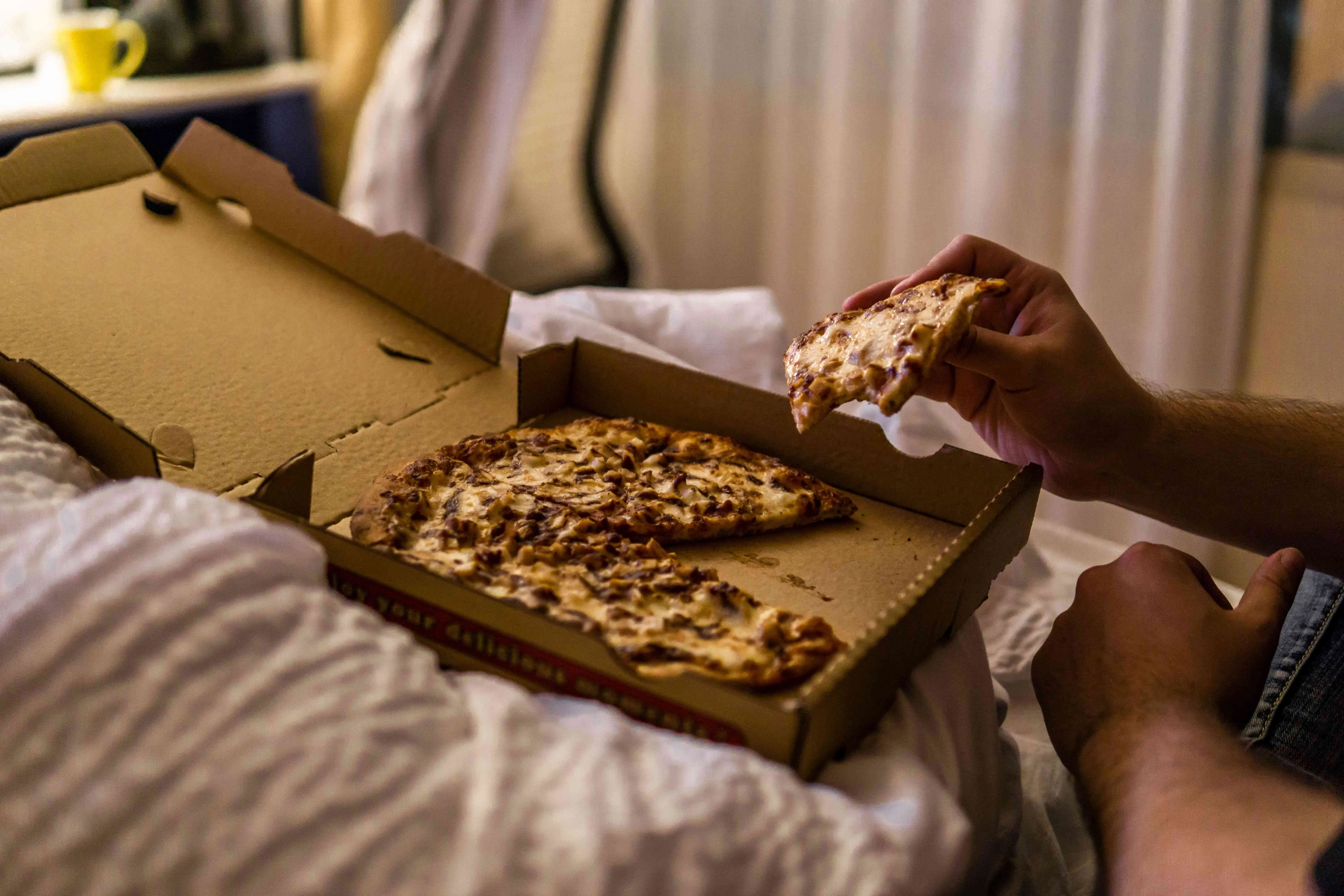 eating on bed