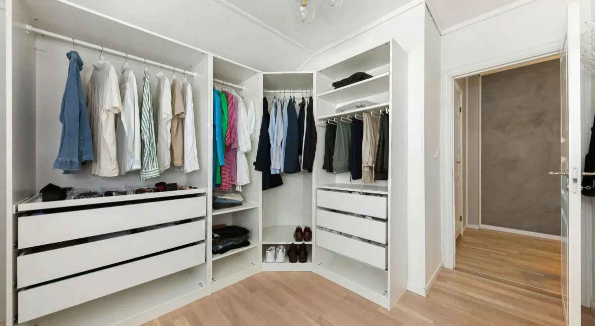 Corner Wardrobes With Pull Out Organisers