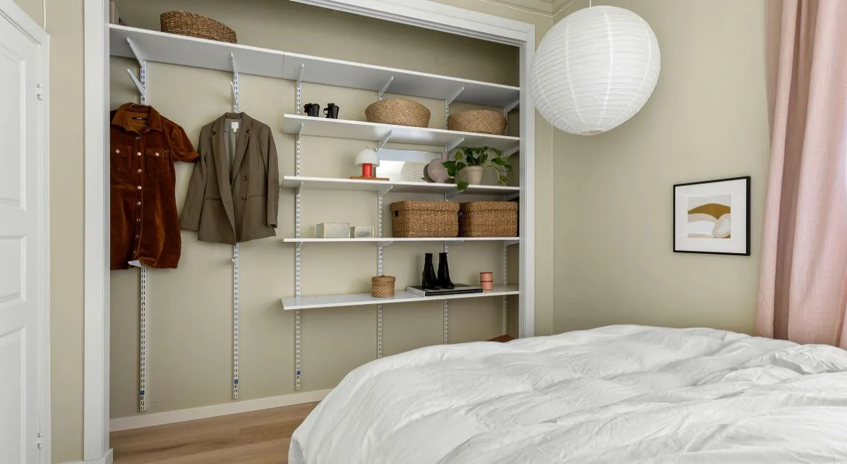 Add Hooks To Unused Corners