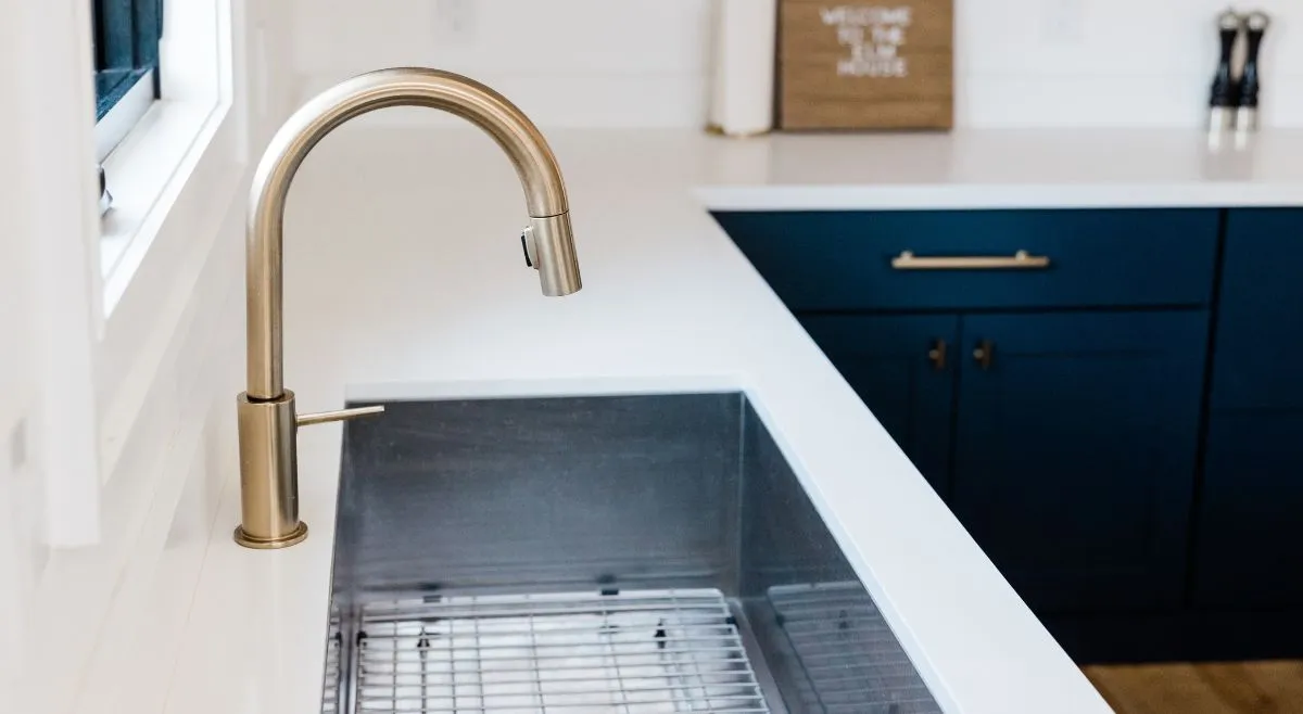 The Sleek Single-Handle Pivot
