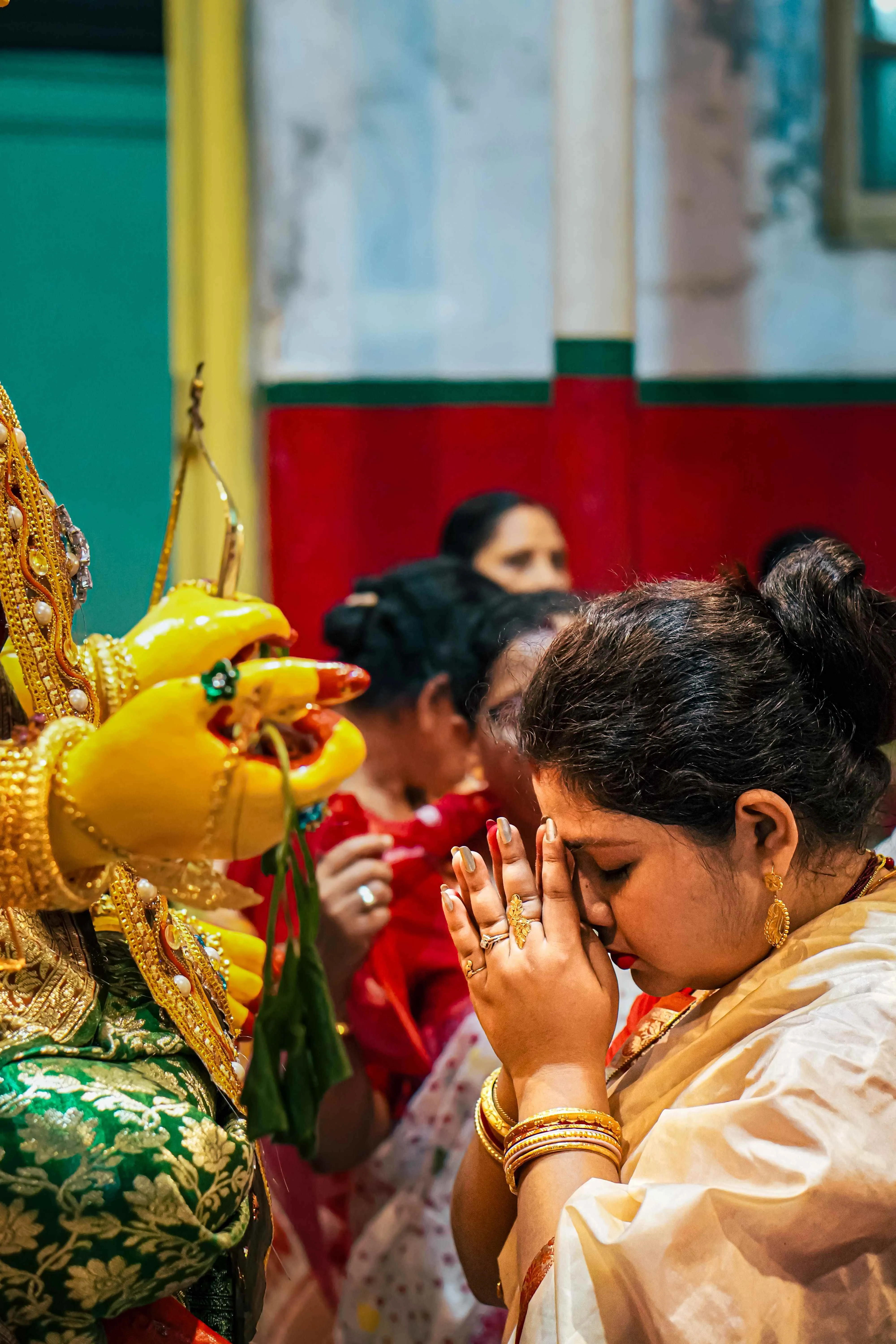 devotees worshipping goddes lakhmi
