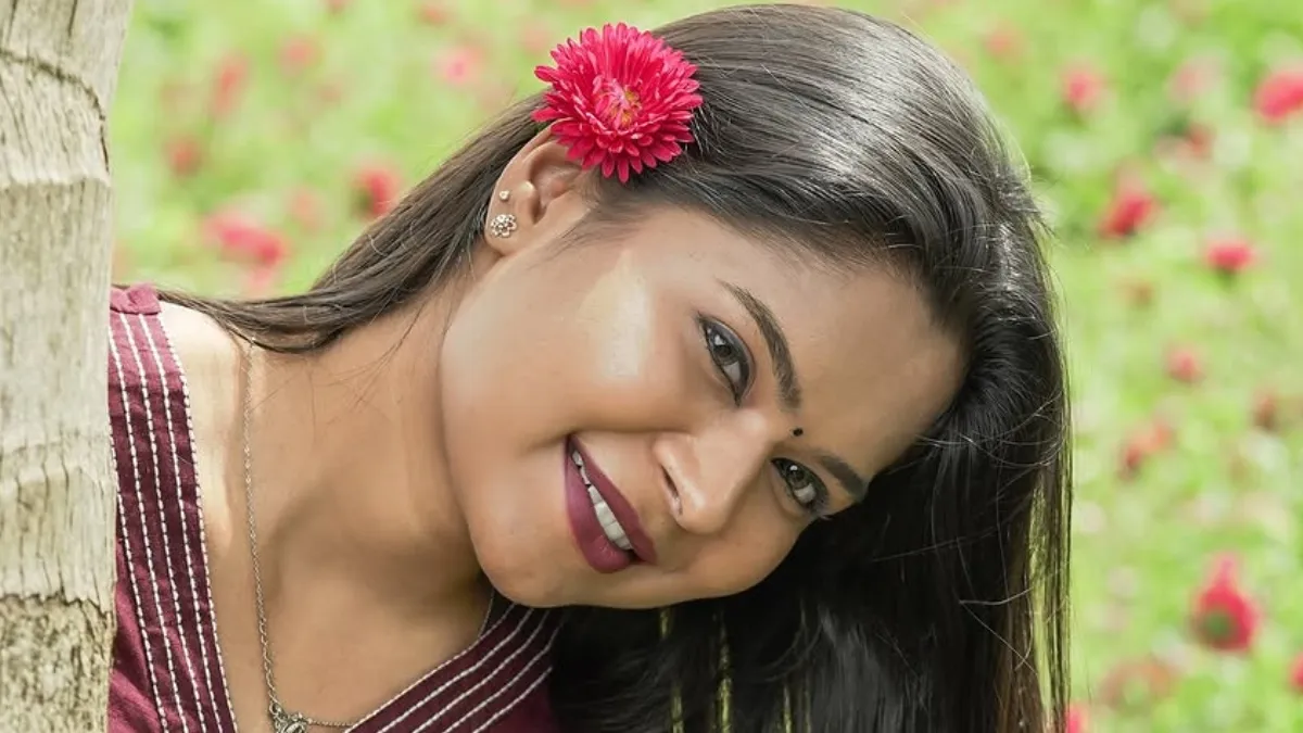 Who is Savinya Velu Bigg Boss Tamil 10