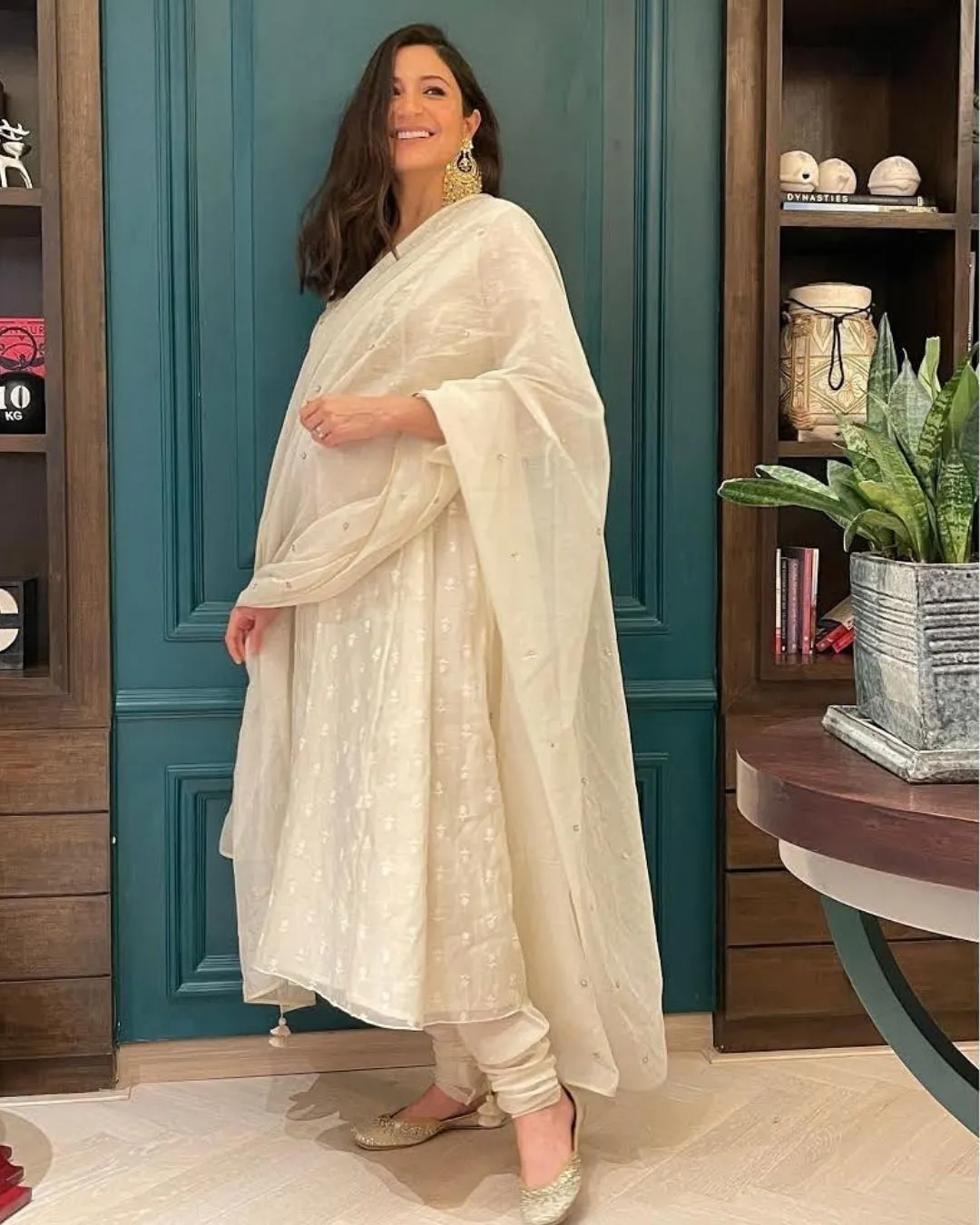 actress in Rayon anarkali