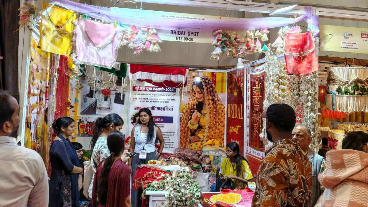 Vidhi Mallik interacting with visitors at UP trade show (Photo: The Daily Jagran) 