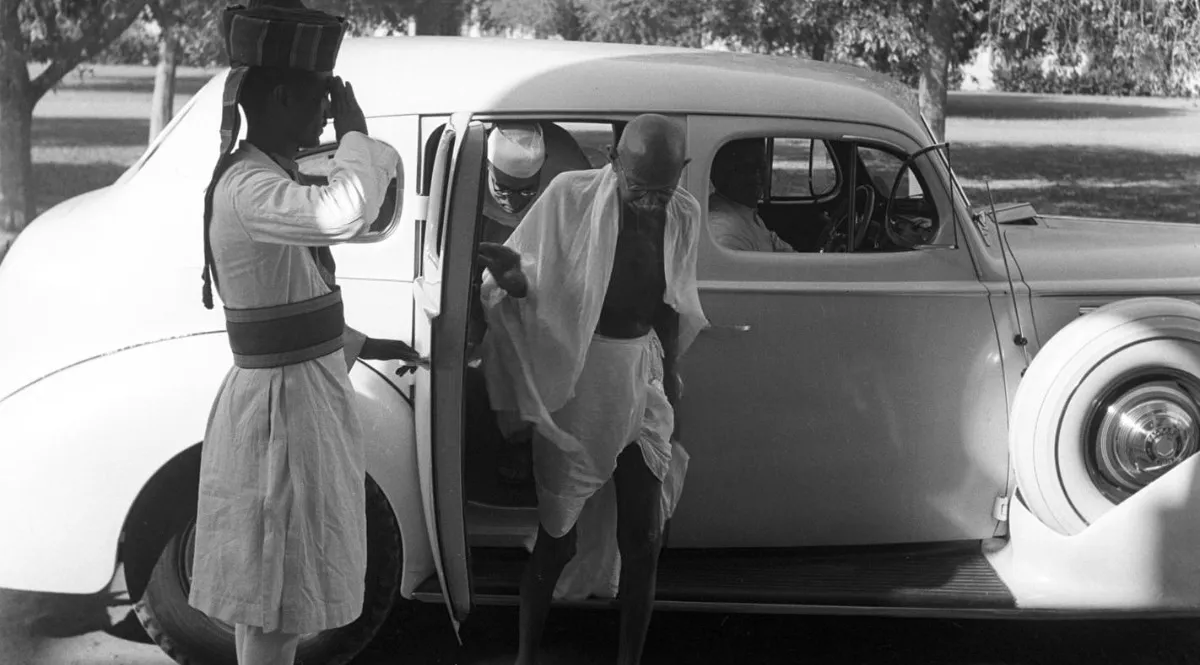 mahatmagandhiwithpackard120