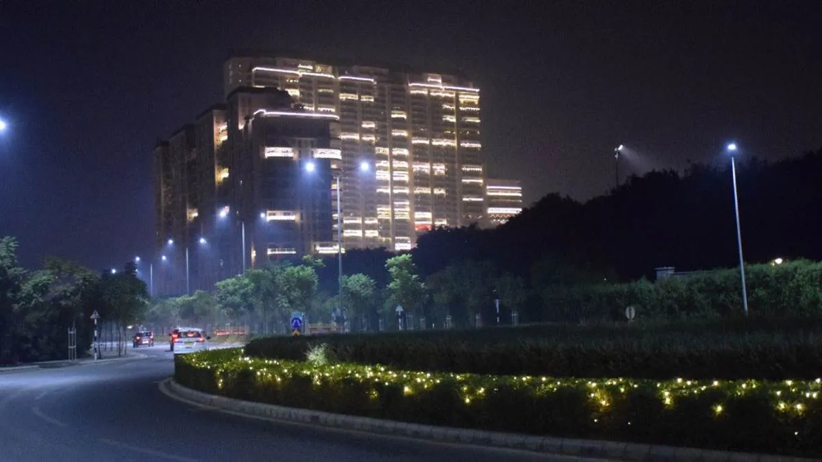 gurugram-municipal-corporation-launches-drive-to-install-10000-streetlights-targeting-dark-spots-across-city