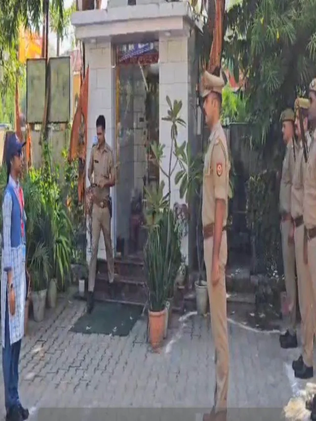 ghaziabad-news-female-students-act-as-shos-manage-complaints-patrols-and-police-duties