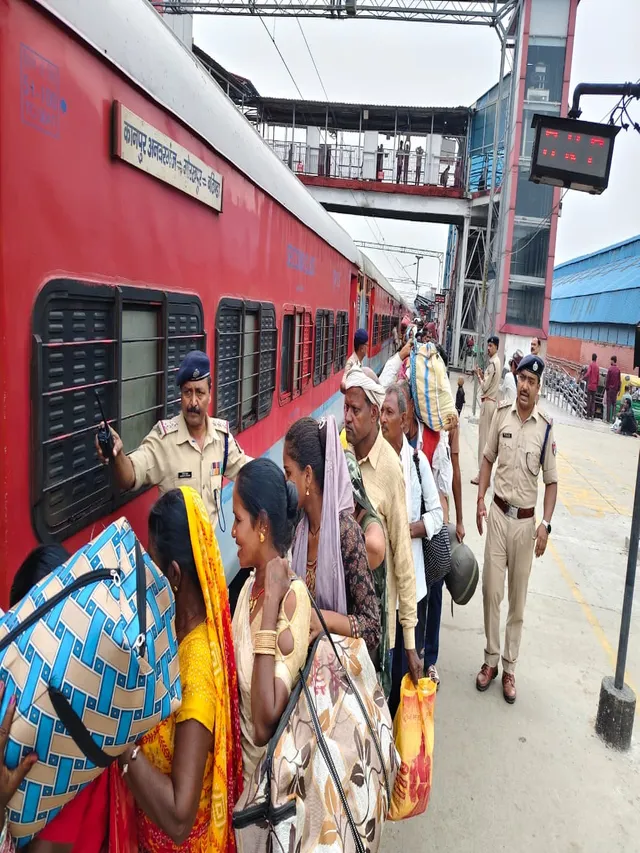 railways-steps-up-arrangements-at-gorakhpur-junction-for-post-chhath-rush-station-declared-vehicle-free-zone