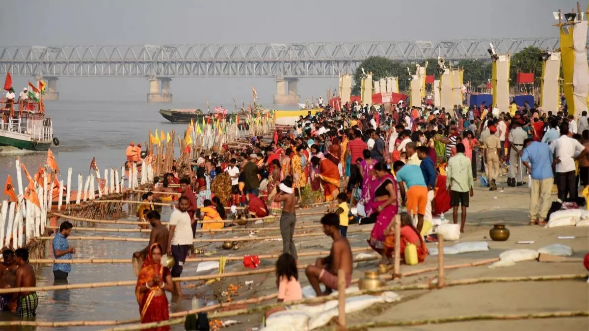 bihar-chhath-2025-bsphcl-sets-up-control-rooms-and-electrical-teams-at-ghats