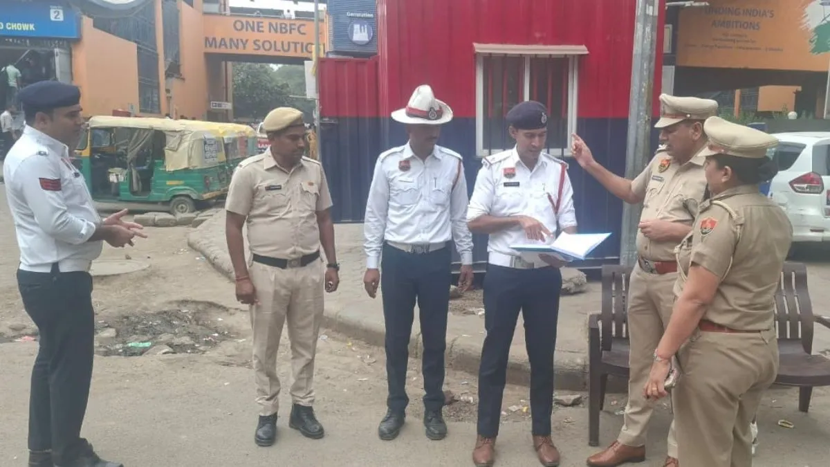 gurugram-police-launches-new-system-to-regulate-auto-rickshaws-at-iffco-chowk-metro-station