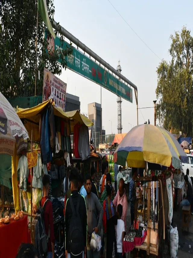 pollution-hotspot-anand-vihar-still-jammed-by-encroachments-police-action-missing