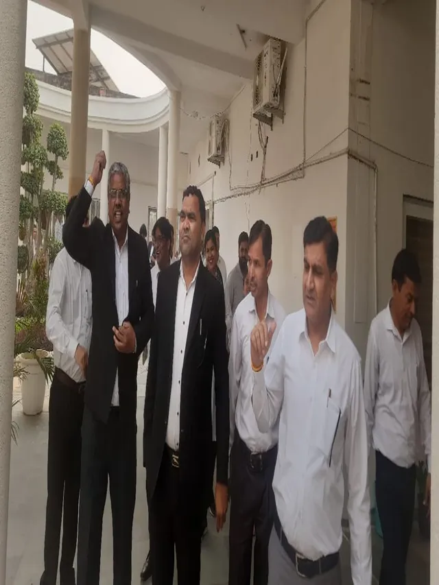 gautam-buddh-nagar-lawyers-boycott-work-protest-against-dm-for-ignoring-memorandum