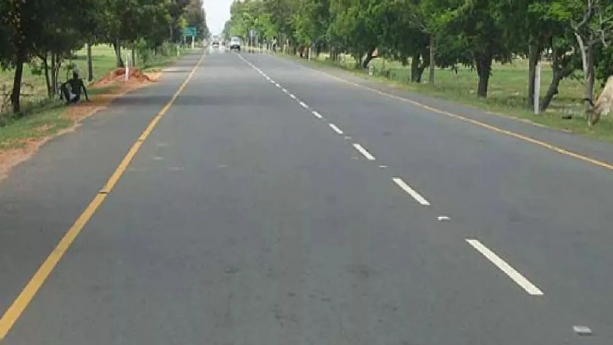 noida-authority-to-build-rs-4-5-cr-model-road-in-sector-126-green-belt-and-smart-features-planned