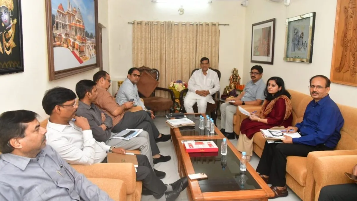 up-govt-reviews-chhath-festival-arrangements-roads-ghats-and-power-supply-in-focus