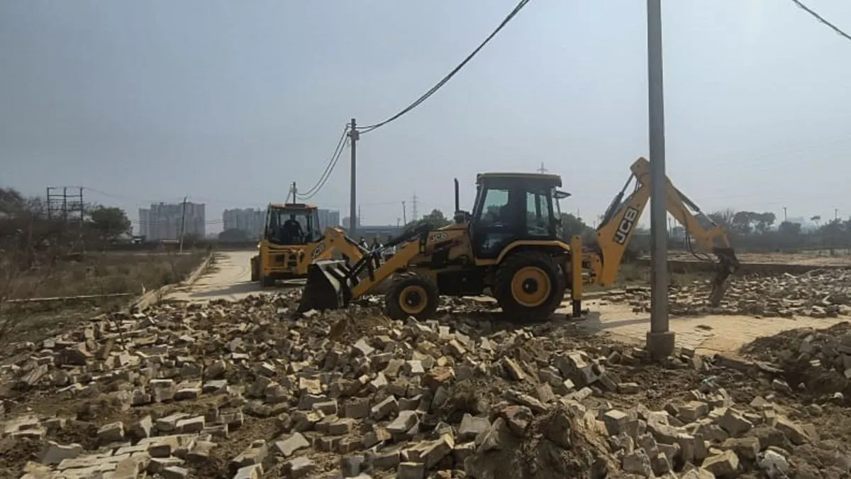 ghaziabad-news-gda-demolishes-illegal-colony-in-ator-nangla-village-colonisers-resume-construction-in-other-areas