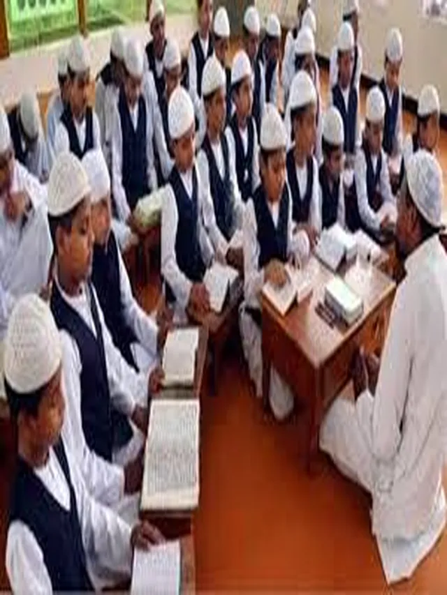up-govt-to-link-madrasa-teacher-salaries-with-monthly-attendance-verification