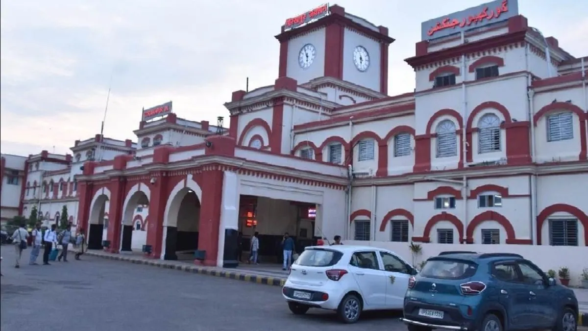 gorakhpur-station-limits-vehicle-entry-opens-5-holding-areas-for-festival-crowd