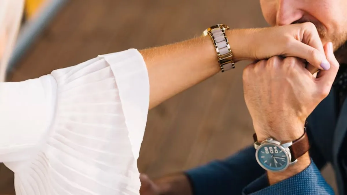 Elegant Leather Wristband Couple Watch for Stylish Moments