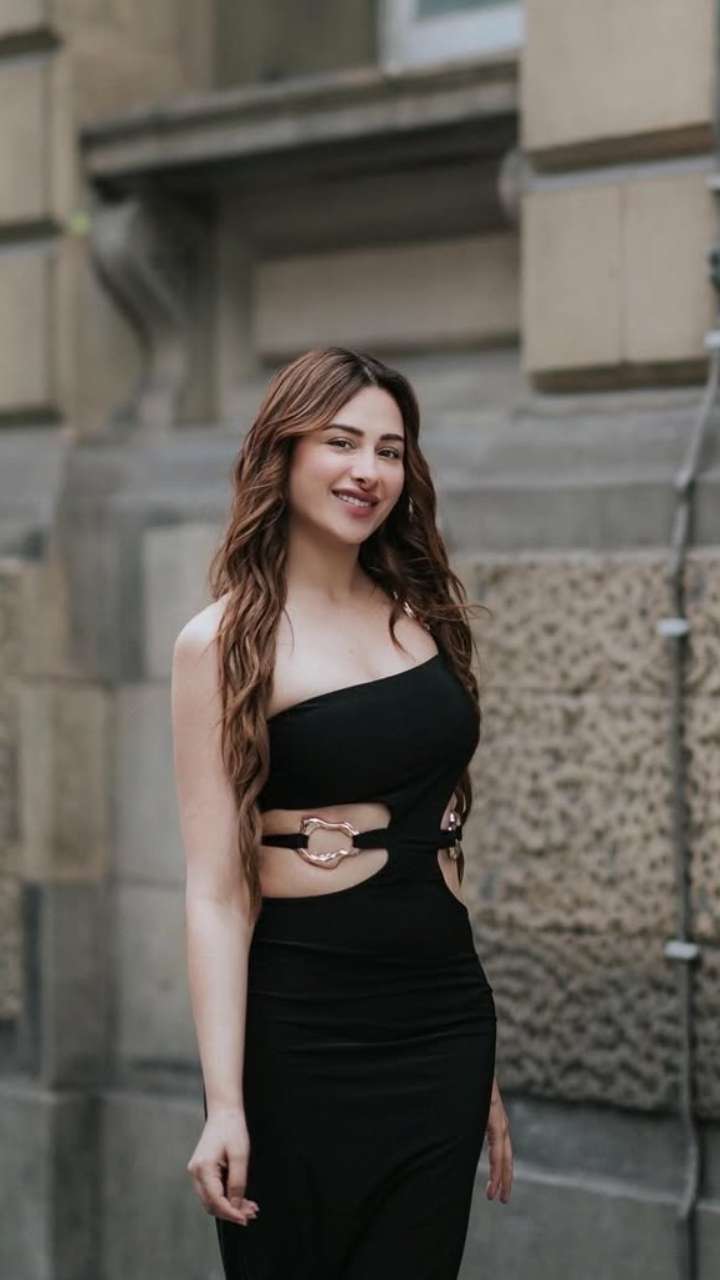 Mahira Sharma’s 5 Saucy Looks For A Date Night!