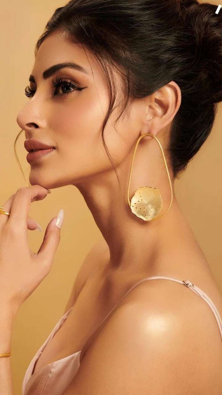 Pin by Ranjana on Mouni roy | Hollywood actress pics, Bollywood actress  hot, Bollywood actress