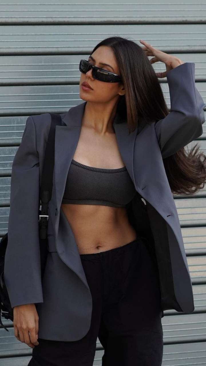 Sonam Bajwa Flaunts Her Killer Abs In This Stylish Look & It's Not To Miss