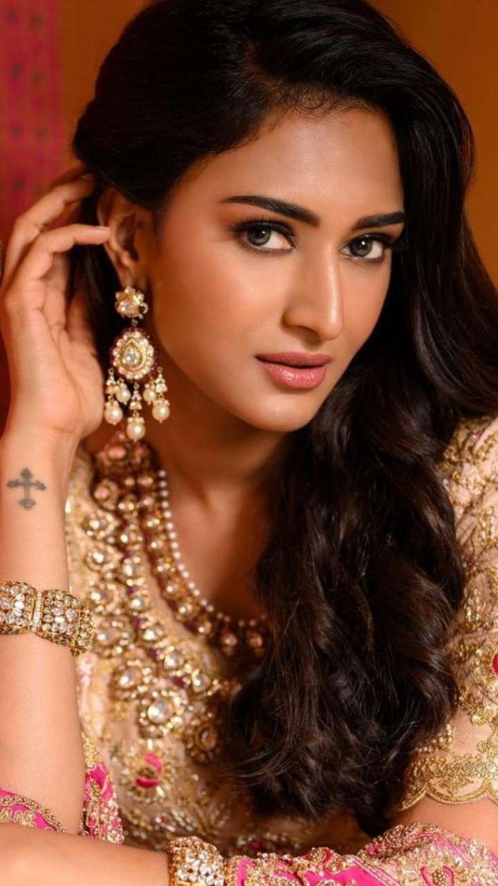 Erica Fernandes Has A Stellar Earring Collection To Fall For