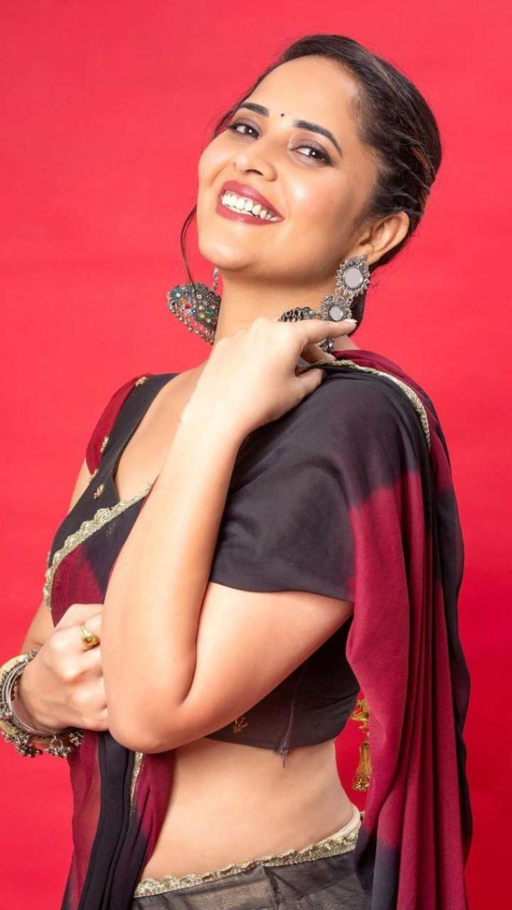 Telugu Actress Anasuya Bharadwaj Has Beautiful Sarees To Fall For!