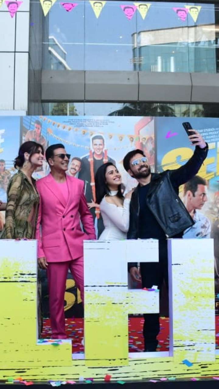 Selfiee Trailer Launch: Akshay Kumar, Imraan Hashmi Taking A Selfie During Promotion