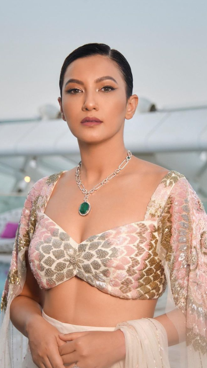 Gauahar Khan & Her Most Sizzling & Stunning Appearances