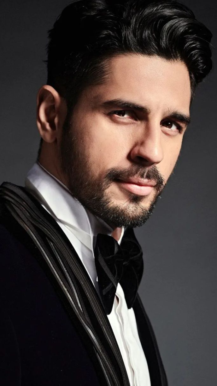 Siddharth Malhotra And His Handsome Looks To Fall For