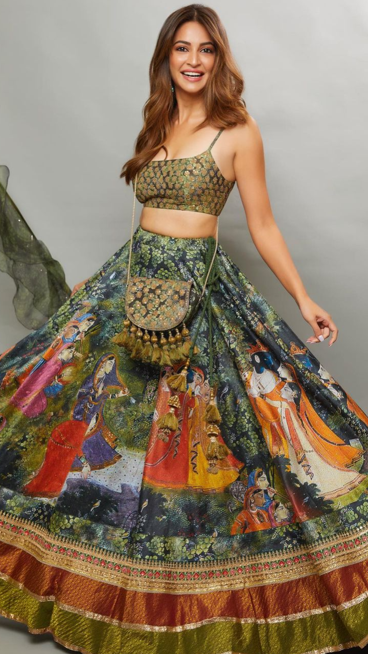 Kriti kharbanda in on sale lehenga