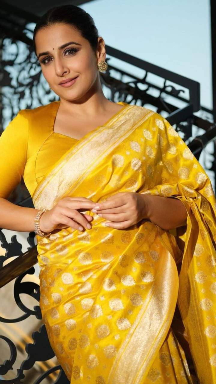 Vidya Balan in raw silk saree and sleeveless blouse celebrates National  Handloom Day 2021 | Fashion Trends - Hindustan Times