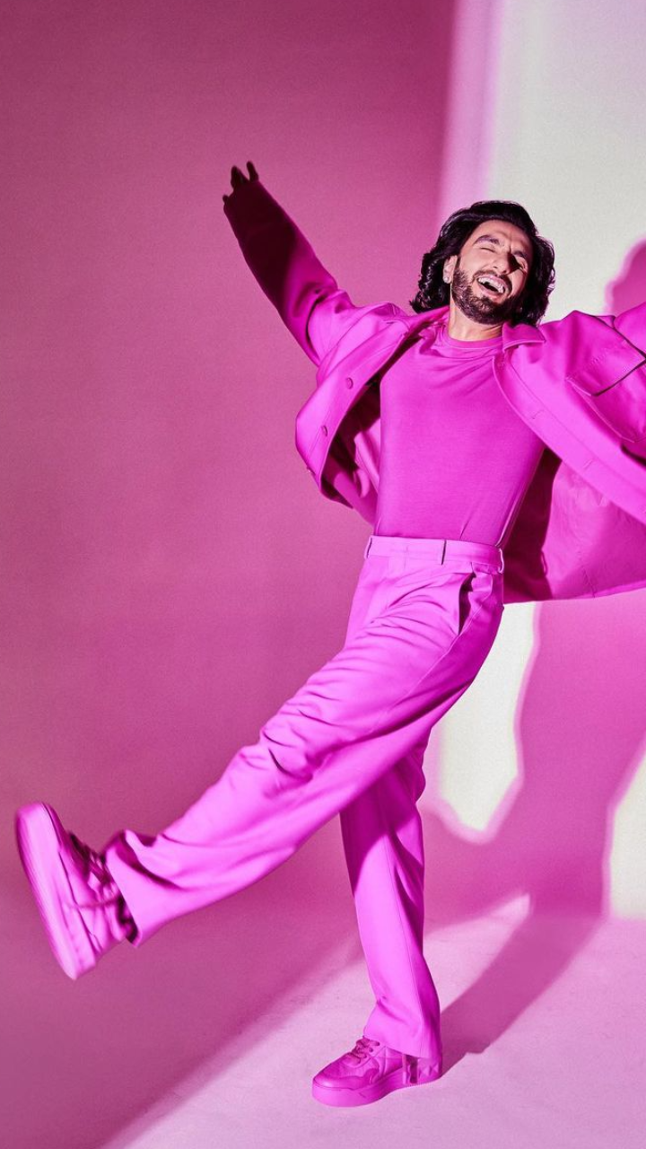 Ranveer Singh is perfection in purple suit, pink shoes and tinted