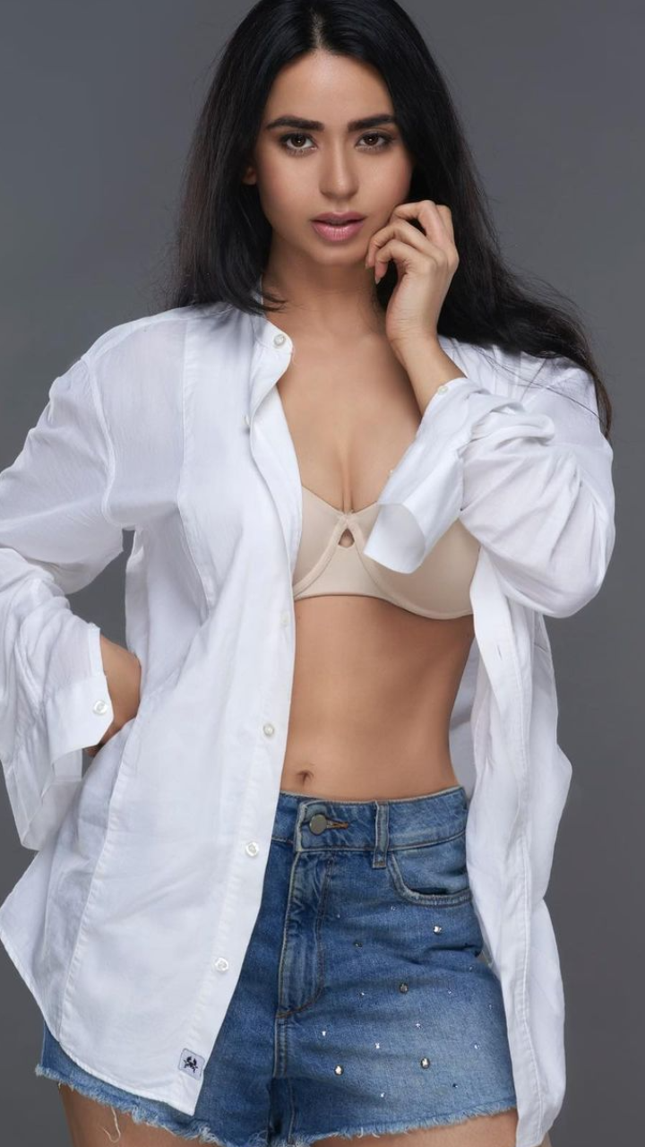 720px x 1280px - Bigg Boss Contestant Soundarya Sharma Is One Of The Hottest
