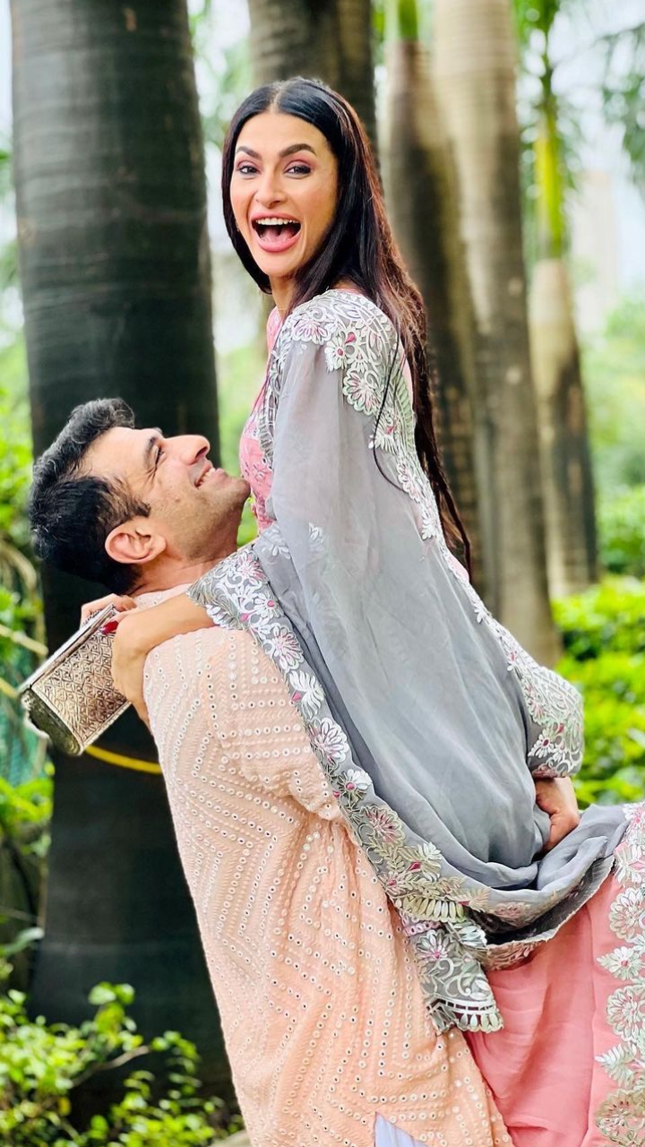 Bigg Boss Couple Eijaz khan , Pavitra Punya Are Engaged See Pictures