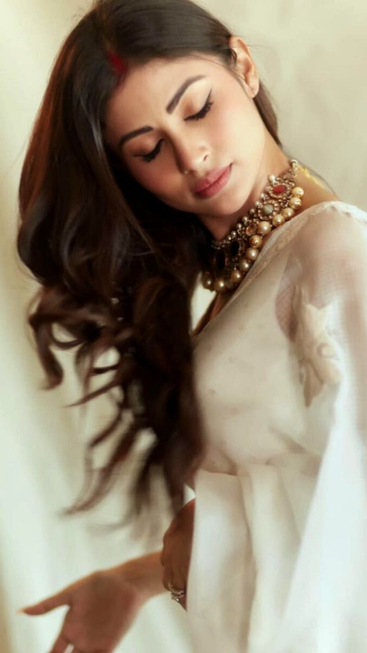 Mouni Roy Looks Stunning In Her Brand-New White Saree Look